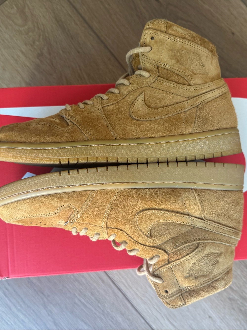 Nike Air Jordan 1 Retro High OG wheat suede high top sneaker  555088-710 - Picture 7 of 8